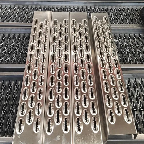 Galvanized, Stainless Steel, and Aluminum Perforated Safety Walkway Stair Treads and Non-slip Flooring, Suitable for Workshop Platforms
