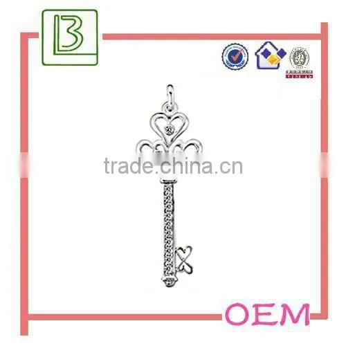 Charming Crown and Key Shaped Pendantnecklace, Attractive Pendant and Necklace ,fashion Gift and Souvenir