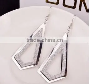 Latest Design Hot Sale Simple Hollow Irregular Figure Brass Gold Plated Earring Jewelry photo-2