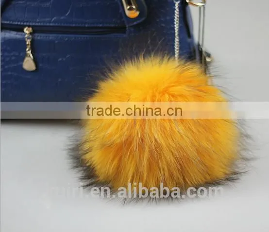 Factory Supply 100% Real Raccoon Fur Pompoms Luxurious Fur Balls Genuine Fur Pom Pom for Bag Hats Cap Scarf Gloves Attached the photo-6