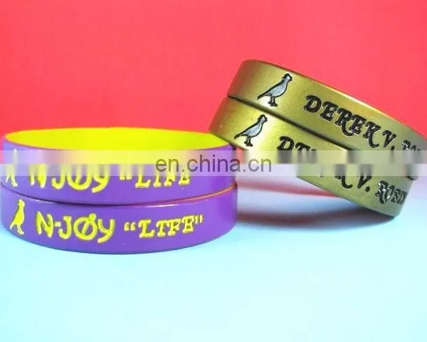 Customized One Heart Silicone Wristband With Metal Clip and Laser Logo photo-4
