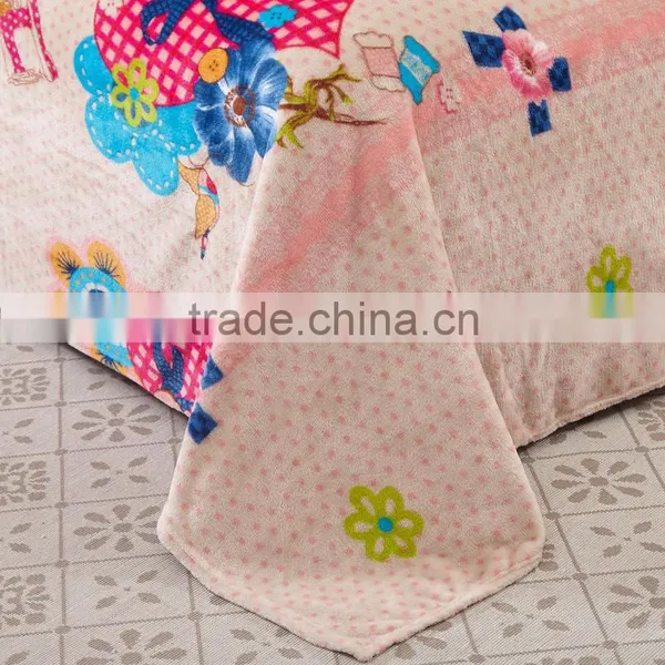 Hot Selling Luxurious Large Warm Heart PrintedThick Flannel Plush Quilted Bedding Set -Made in China photo-5