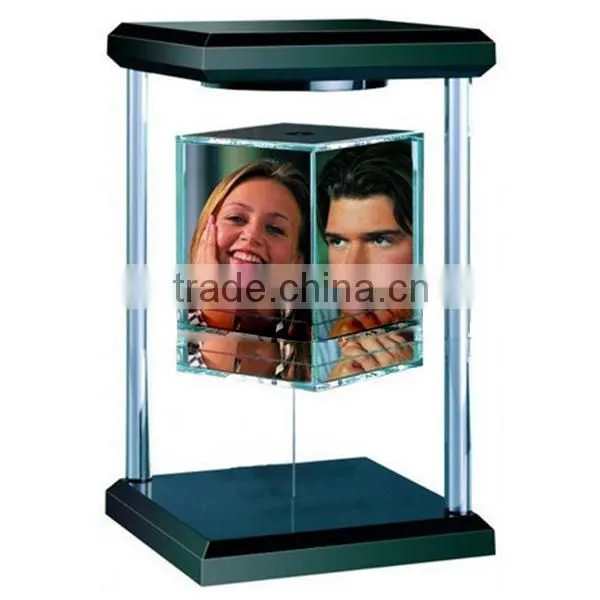 Top Floating Magnetic Rotating Photo Frame photo-5