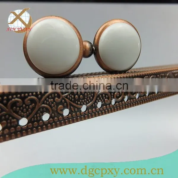 Direct Supplier Clutch Metal Frame With White Gems photo-3