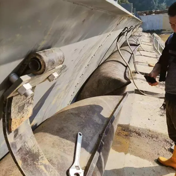 Reliable Inflatable Rubber Dam for Water Barrage and Landscape Applications photo-4