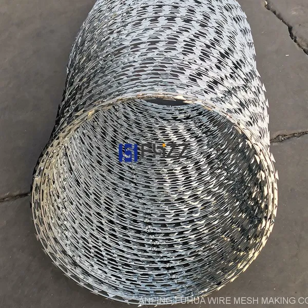 Diameter 450mm 90Clips×5Clips Per Coil BTO-22 Galvanized Concertina Razor Barbed Wire photo-3