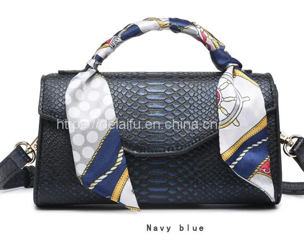 2023 Spring New Arrival Serpentine Cross-body Small Square Bag Factory Stock Wholesale photo-4