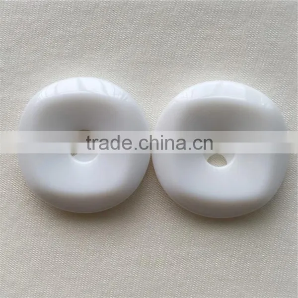 High Quality Particular Hole Round White Buttons photo-2