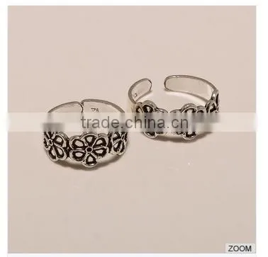 T0005-925 SOLID STERLING SILVER PLAIN DESIGNER THREE FLOWER DESIGN TOERING 2.81
