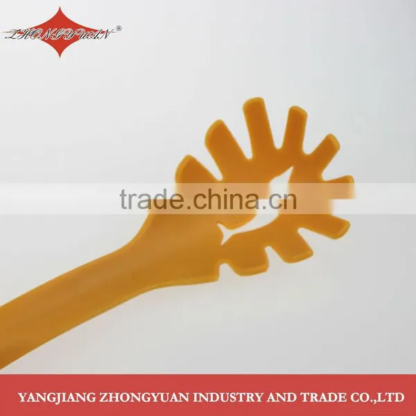 Kitchen Item Plastic Shark Shaped Spaghetti Server With Hole Grip photo-2