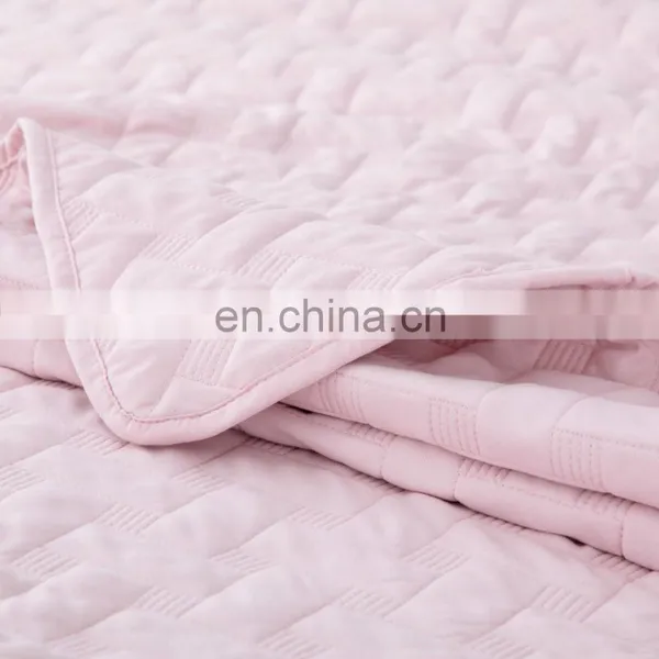 Fashion European And American Style King Bedroom Polyester Pink Adult Quilt Set photo-6