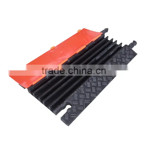 Lower Factoty Price 915*550*53mm Soft Flexible Heavy Duty 5 Channels Rubber Cable Cover Protection photo-3