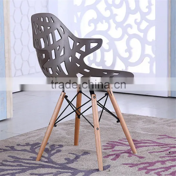 Villain Modeling Plastic Arm Chair Wooden Legs Modern Hollow Plastic Leisure Dinning Chair photo-4