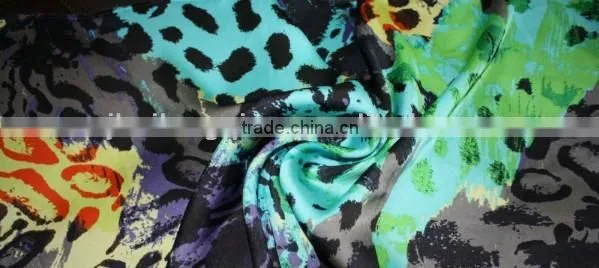 Factory Direct Sales Floral Printed Silk Stretch Satin Fabric for Wowenfor Dress,underwear,nightgown,garment, Etc photo-3