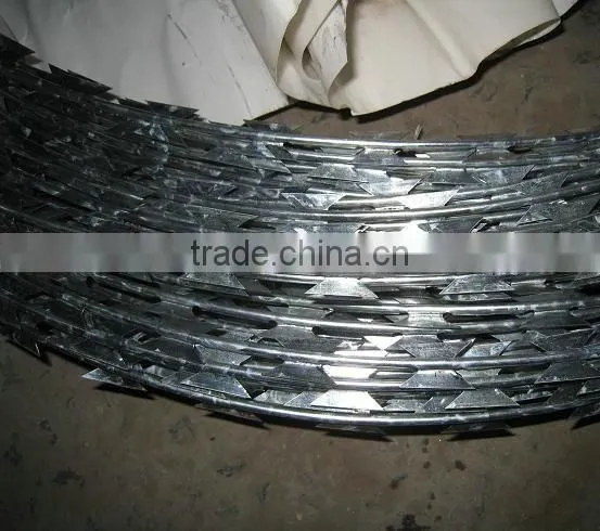 Concertina Razor Barbed Wire With Clips Professional Manufacture/razor Blade Barbed Wire photo-6