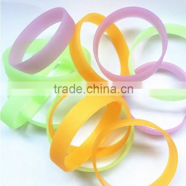 Cheap Custom Logo Cool Funny Egypt Wristband Silicone Bracelet , Tie Dye Glow Silicone Rubber Wristband Wholesale