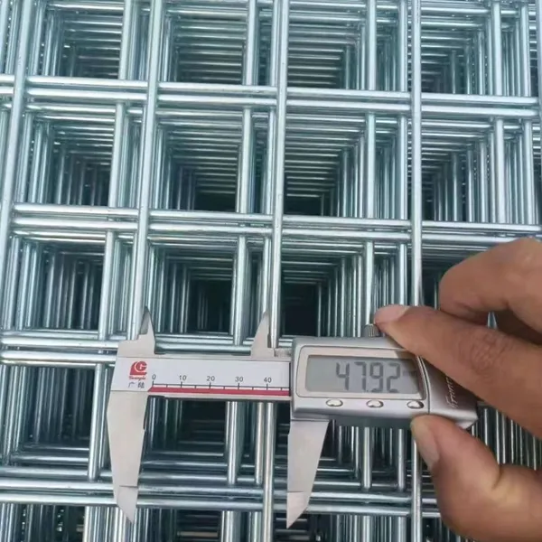 PVC Coated Welded Wire Mesh Panel in Red/Blue/Orange Colors 1.8m Width