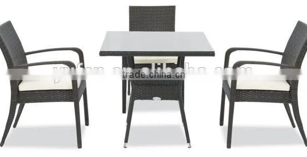 4pcs rattan wicker restaurant table and chairs for sale