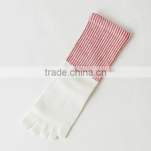 Best Socks Manufacturer Japanese OEM Design Red Black Stripes Pure Cotton Knitting Women Toe Socks photo-3