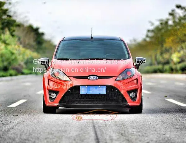 Автомобиль Ford Fiesta, окруженный передней и задней юбкой бампера Ford 09 - 12 годов выпуска, модификация бампера Ford