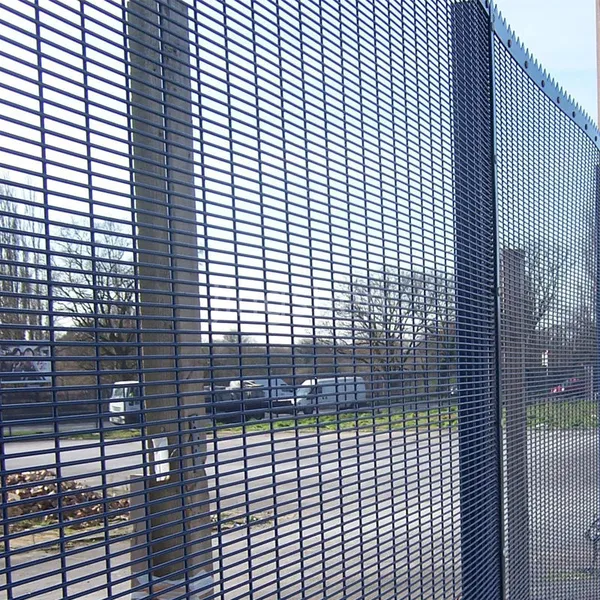CE  manufacturer direct sales of high-security 358 anti-climb wire mesh fencing, suitable for prison perimeter security and airport protection.