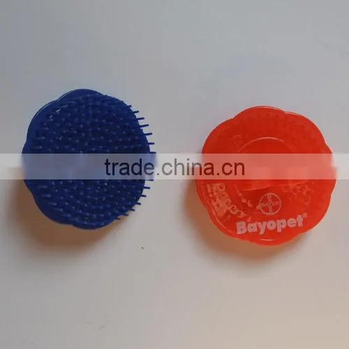 2015 Hot Sale Dog Plastic Pet Grooming Brush Bath Product