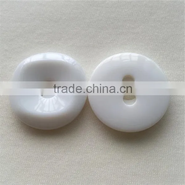 High Quality Particular Hole Round White Buttons photo-4