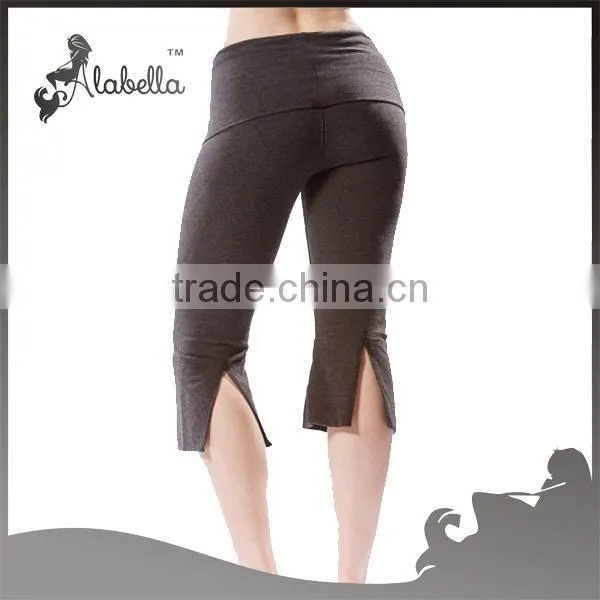 Contour Rolldown V Slit Capri Small Flare at Lower Calf photo-3