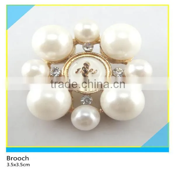 Pearl Gold Metal Brooch Bamquet Dress Decoration Fancy Pearl Brooch 4.5x5.5cm photo-2