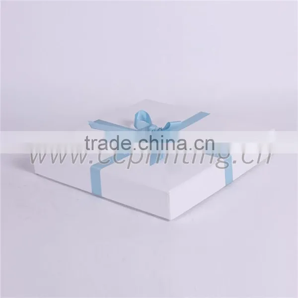 White Engagement Paper Gift Box Packaging Box With Blue Ribbon photo-5