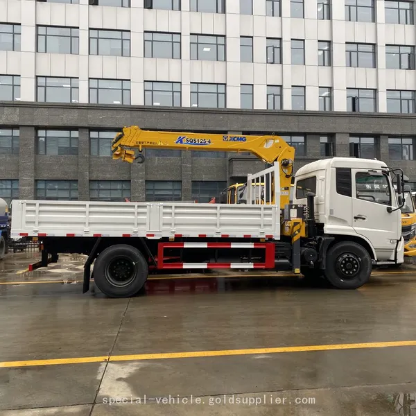 XCMG 5-8 Ton On-board Lifting and Transportation Vehicle photo-3