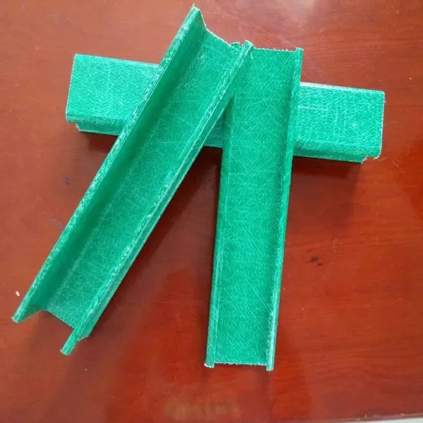 Bandeja portacables de FRP pultruido, ancho 400mm, alto 200mm, espesor de pared 3mm, antiestática, no conductora.