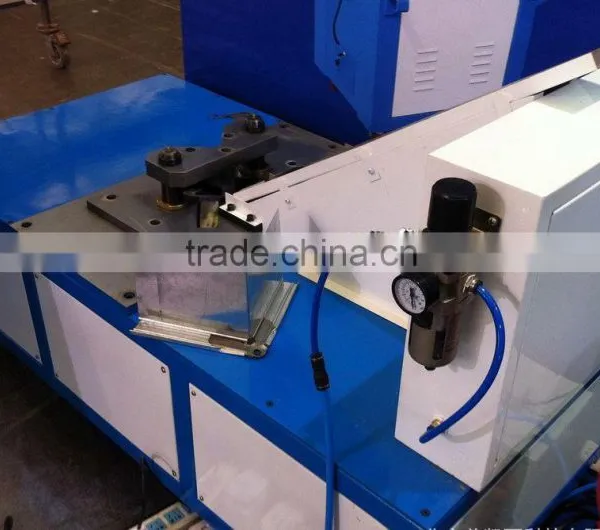 Air Duct Corner Inserting Machine