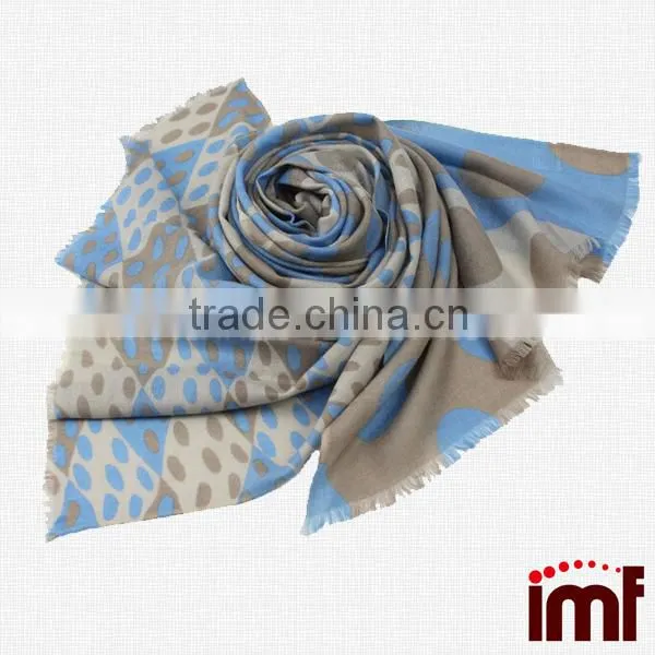 100% 80s Lightweight Large Fine Wool Super Soft Women's Fashion Sacrf Shawl photo-4