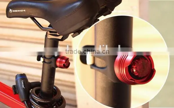 Outdoor Aluminum Alloy and Silicone Led Mountain Bike Light photo-3