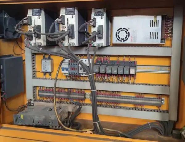 Second-hand Gantry Cnc Plasma Flame Cutting Machine With Shuanghuayuan 200a Plasma Power Supply photo-2