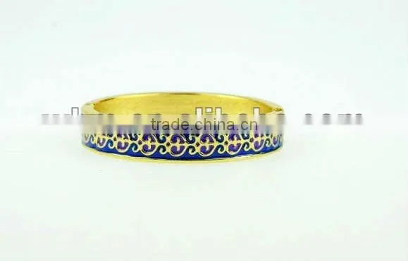 Elegant bangle