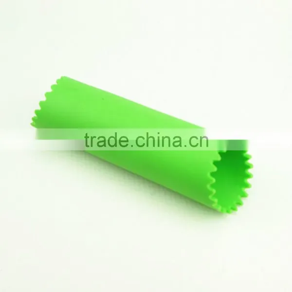 16074hot Sale Pratical Silicone Garlic Peeler photo-3