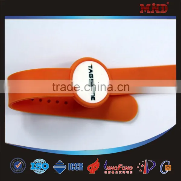 MDW409 Custom LF/HF/UHF RFID Silicone Waterproof Wristbands in China photo-4