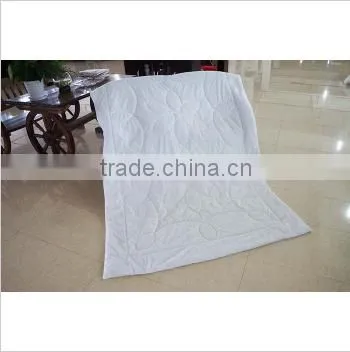 2015-The Latest Super Soft Velvet Fabrics Summer Quilt Close to the Skin