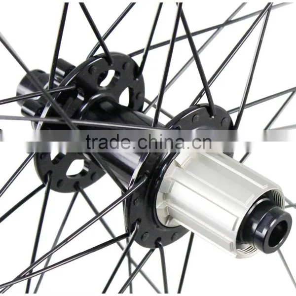 2016 Light Weight and Strong Thru Axle 29er-25c Clincher Carbon Mountain Bike Wheels 29er photo-4