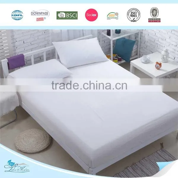 Soft Pure Cotton Fabric Polyester Filled Hotel Bedspread