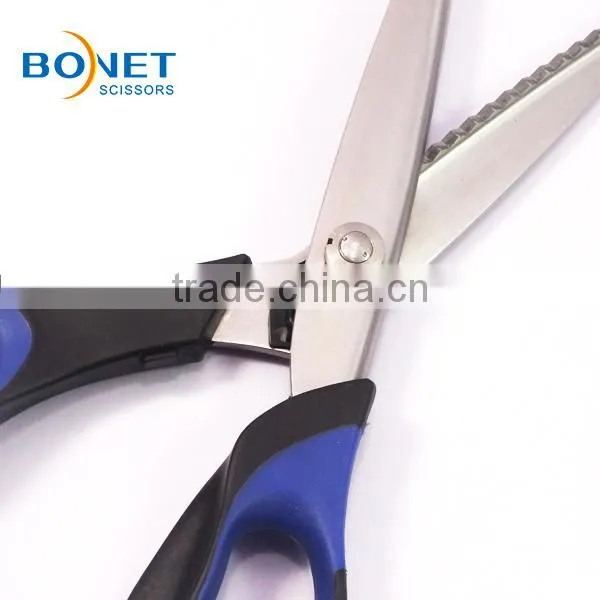 S21002 9-3/4" Plastic Handle Pink Wave Scissors photo-3