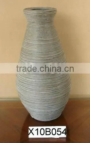 Plastic Rattan Flower Vase With Wooden Linner.