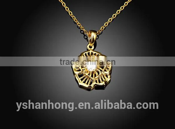 Fashion is Hollow-out Decorative Pattern Diamond Pendant Necklace photo-5