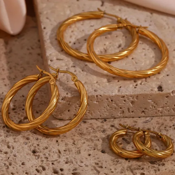 Mayoría de pendientes de acero inoxidable - Material 304 de 1,2 mm de grosor - Terminado en brillo de espejo - Hipoalergénicos y no se oxidan - Cantidad mínima de pedido solo 50 pares