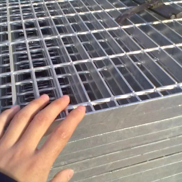 Corrosion Resistant Hot Dipped Galvanized Steel Grating for Outdoor and Municipal Engineering photo-5