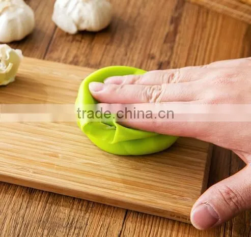 Cy287 New Creative Silicone Garlic Peeler Kitchen Gadget Roller Tool Kitchen Accessory Tool photo-3