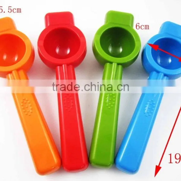 Plastic Lemon Squeezer photo-3