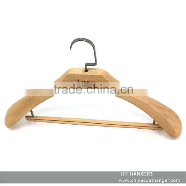 Basic Wooden Suit Hanger Has a Streamlined Shape That Keeps Suits and Jackets in Shape photo-5